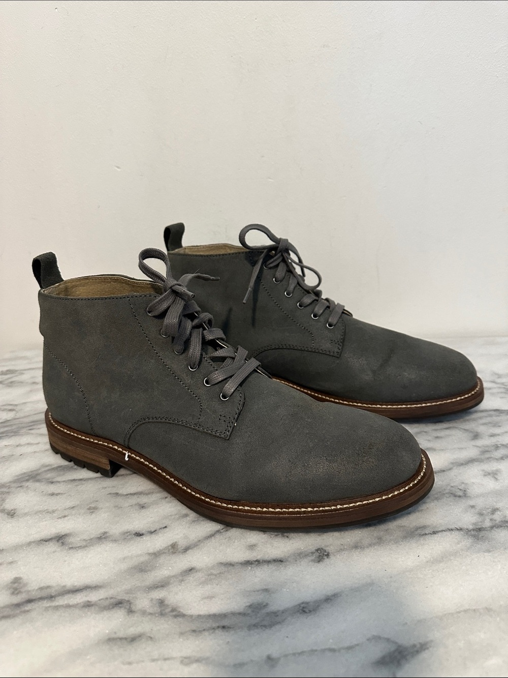 Banana Republic Arley Gray Suede Boots Ortholite men’s size 9.5 New no box